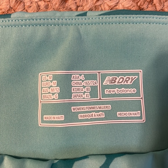 Women’s size medium new balance capri leggings - Picture 2 of 3